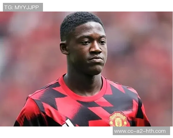 拜仁对曼联中场梅努表现出浓厚兴趣引发关注